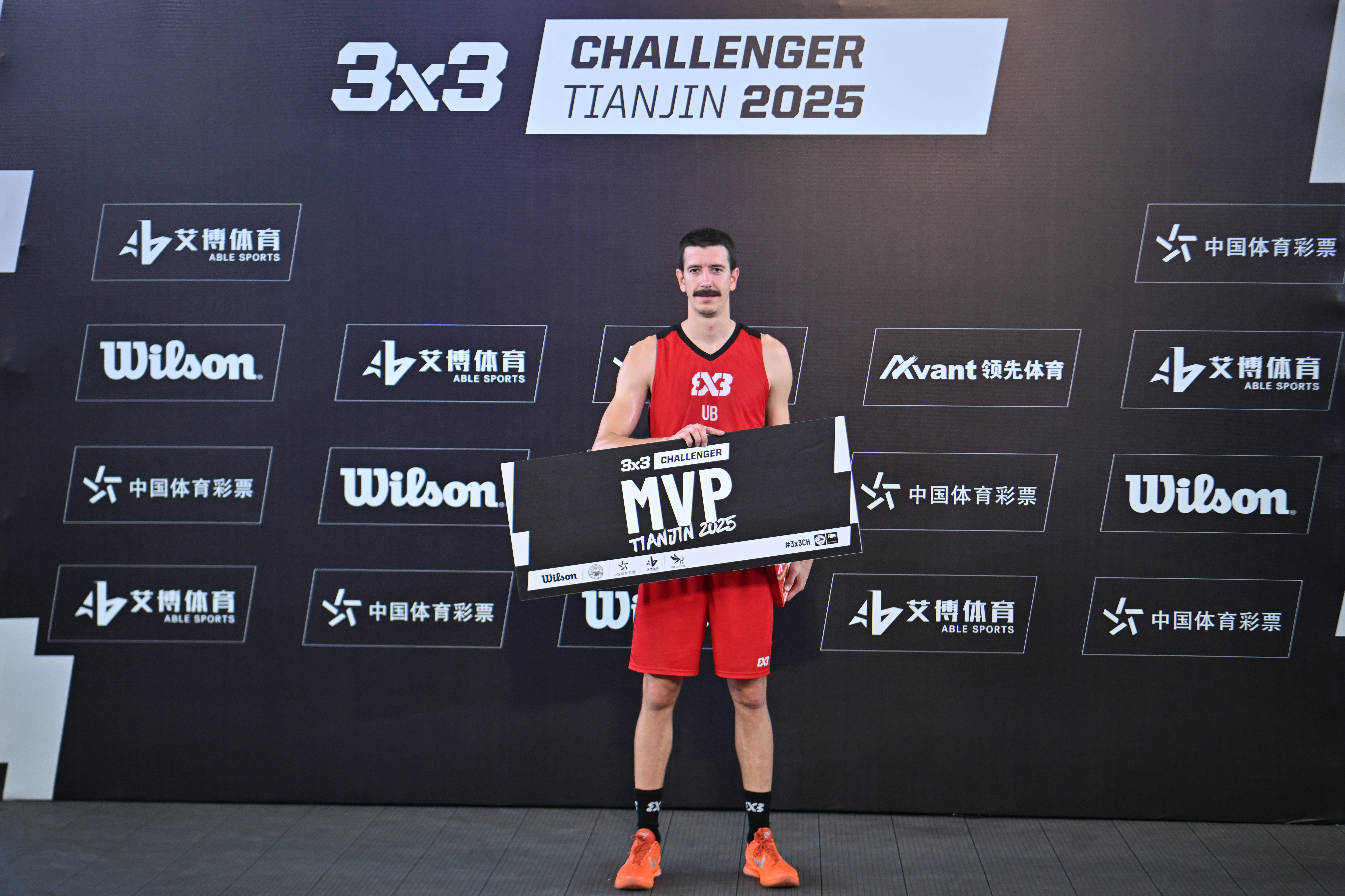 开云体育下载-利物浦迎欧篮联关键赛,今晚防线松动,更衣室稳定,赛程密集仍需轮换的简单介绍