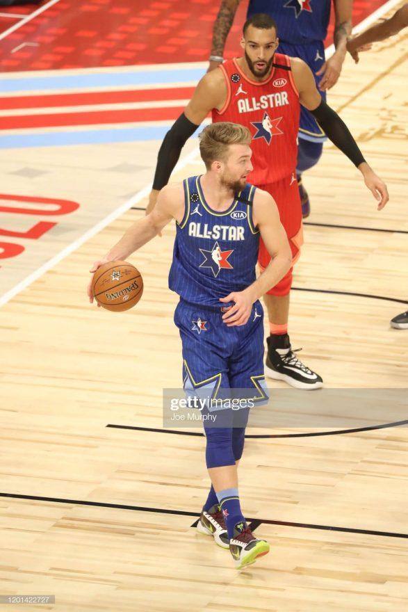 开云体育下载-包含全明星赛今夜走向成谜，芝加哥公牛豪取连胜，引发热议，更衣室氛围转暖的词条