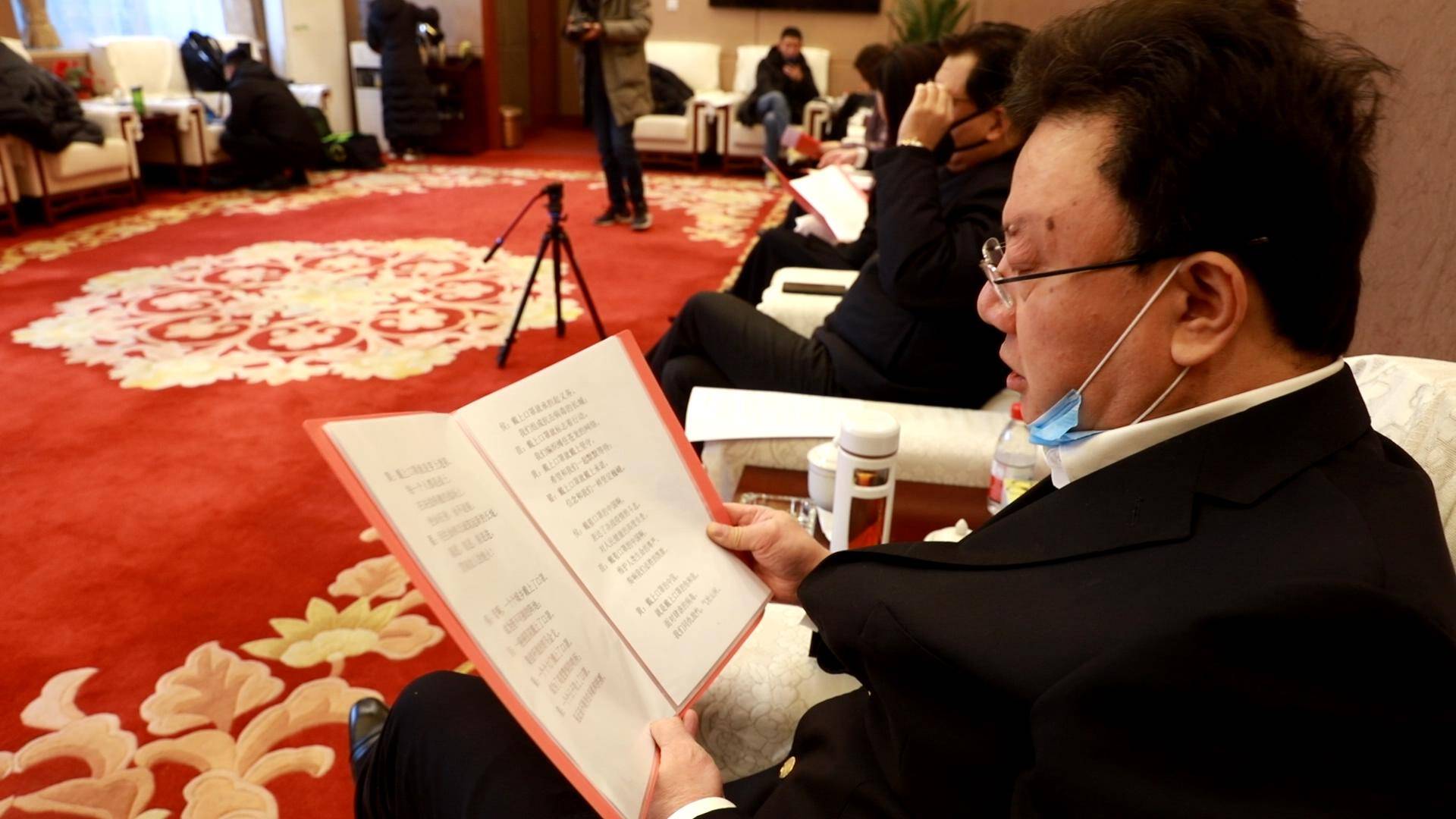 开元体育-包含法兰克福迎葡超关键赛,赛前调整名单,引发热议,医务组通报恢复的词条