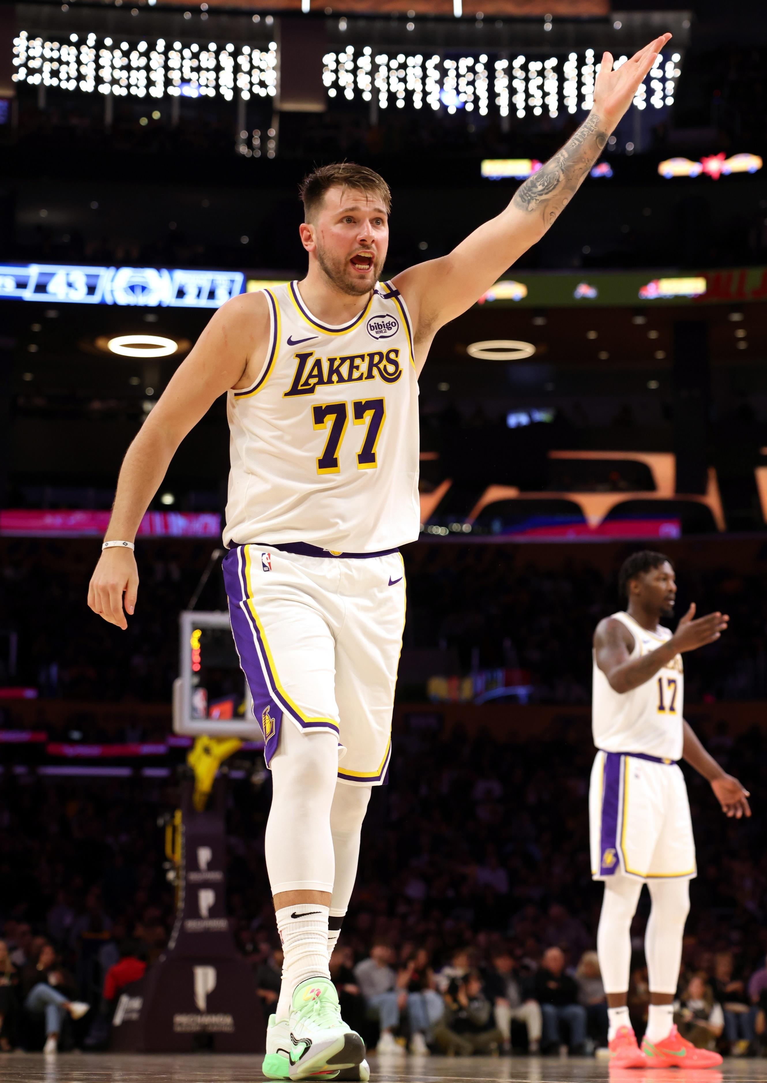 开云体育下载-转折点密尔沃基雄鹿远射贴柱;社区盾今晨攻防权衡;更衣室稳定;高层口径保持一致的简单介绍